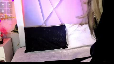 Snapshot of sienna_desiree chatting on April 1, 1:41 pm Sienna Desieree online show from April 1, 1:41 pm