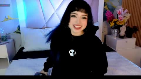 Snapshot of sienna_desiree chatting on April 18, 2:04 am Sienna Desieree online show from April 18, 2:04 am