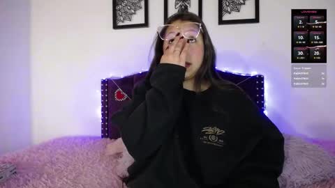 Snapshot of sienna_rose_pym chatting on February 7, 12:20 pm Sienna online show from February 7, 12:20 pm