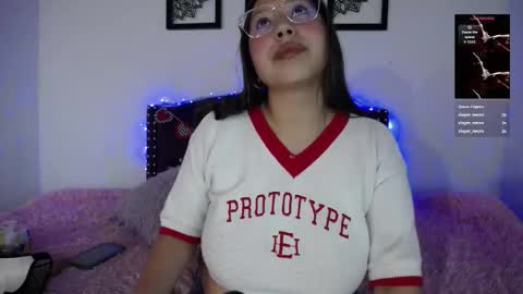 Snapshot of sienna_rose_pym chatting on February 12, 12:22 pm Sienna online show from February 12, 12:22 pm