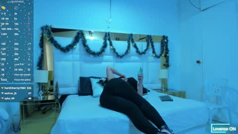 Sienna  online show from December 22, 3:31 pm