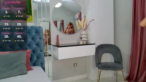 Snapshot of siennapierce chatting on November 11, 5:40 am Sienna online show from November 11, 5:40 am