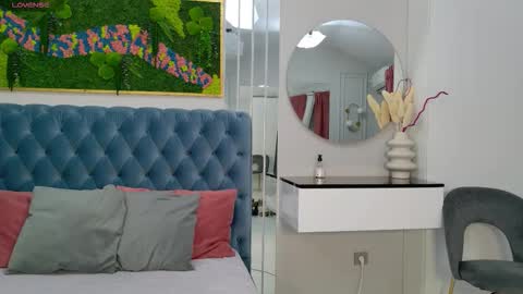 Snapshot of siennapierce chatting on November 17, 5:02 am Sienna online show from November 17, 5:02 am