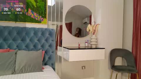 Snapshot of siennapierce chatting on June 11, 11:41 am Sienna online show from June 11, 11:41 am