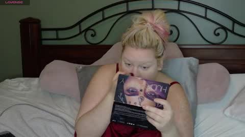 Snapshot of siennaxluxx chatting on September 16, 10:44 pm Sienna Luxx online show from September 16, 10:44 pm
