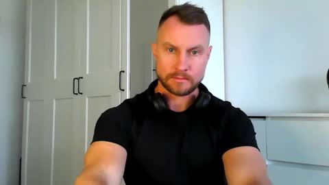 Snapshot of siggurd7one chatting on October 4, 7:28 am Orlando online show from October 4, 7:28 am