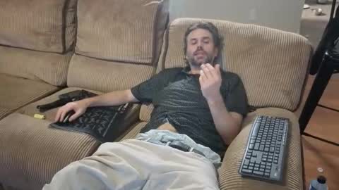 Snapshot of sigmaslayer chatting on April 4, 8:23 am sigmaslayer online show from April 4, 8:23 am