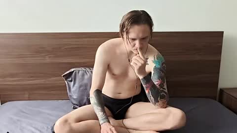 silent_stitch online show from June 9, 3:29 am