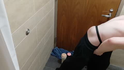 Snapshot of silentstroking chatting on February 24, 1:14 am silentstroking online show from February 24, 1:14 am