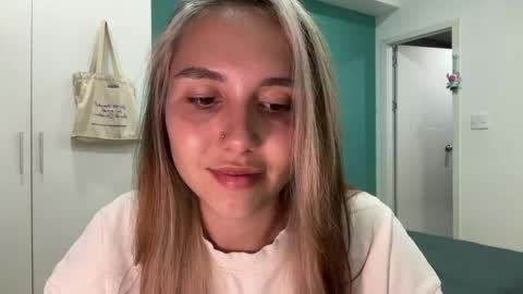 You fav Miss Si online show from March 19, 11:14 am