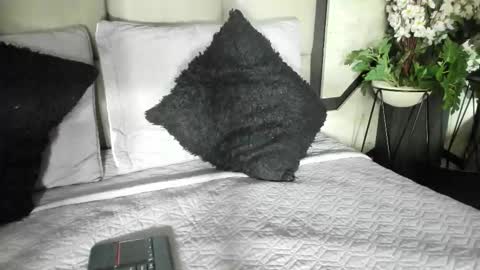 Snapshot of silknyx chatting on February 20, 1:22 pm silknyx online show from February 20, 1:22 pm