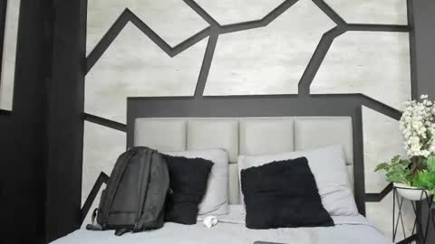 Snapshot of silknyx chatting on February 21, 1:23 pm silknyx online show from February 21, 1:23 pm