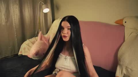 Snapshot of silkyfin chatting on December 15, 4:33 pm Nixie online show from December 15, 4:33 pm