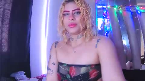 Snapshot of silla733914 chatting on February 9, 5:17 pm Elektra chair online show from February 9, 5:17 pm