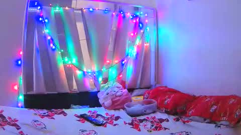 Snapshot of silla733914 chatting on February 13, 9:00 pm Elektra chair online show from February 13, 9:00 pm