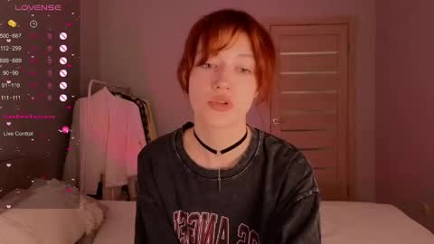 silly___woman online show from May 10, 9:47 am