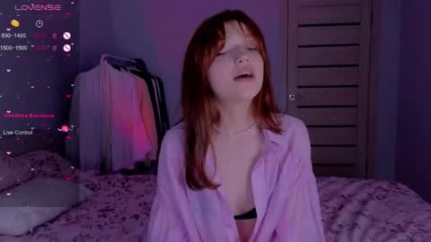 silly___woman online show from May 12, 7:33 pm