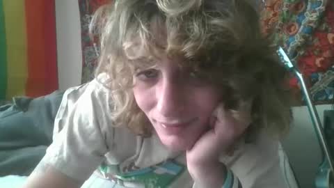 Snapshot of sillycutecow chatting on November 4, 2:38 pm Hailey online show from November 4, 2:38 pm