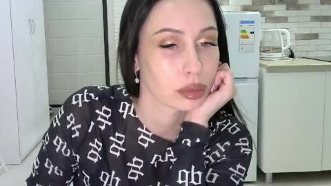 Snapshot of silver_still chatting on April 11, 5:28 pm silver_still online show from April 11, 5:28 pm