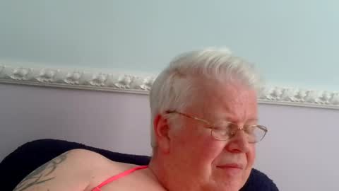 silverfoxpauly online show from May 26, 12:56 pm