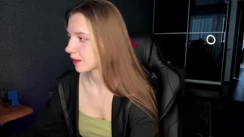 simikiss online show from May 8, 9:58 am