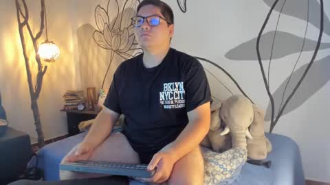 Snapshot of simon_colt chatting on October 6, 4:48 pm simon colt online show from October 6, 4:48 pm
