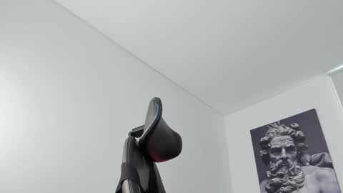 simon_leon01 online show from October 22, 11:21 am