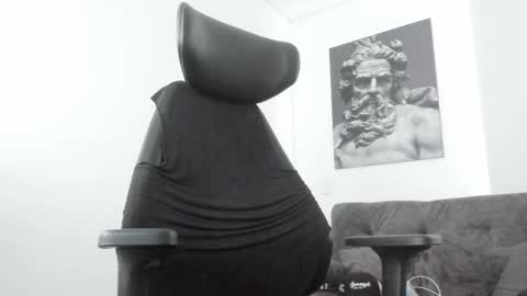 simon_leon01 online show from February 16, 12:45 pm