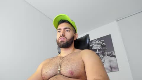 Snapshot of simon_leon01 chatting on June 15, 11:18 pm simon_leon01 online show from June 15, 11:18 pm