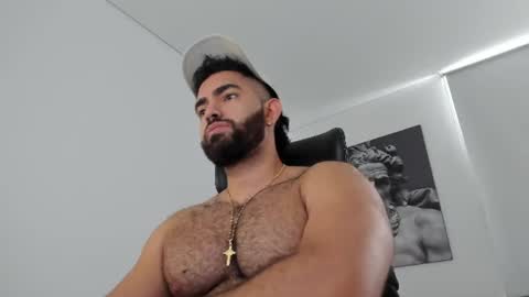 Snapshot of simon_leon01 chatting on June 24, 9:25 pm simon_leon01 online show from June 24, 9:25 pm