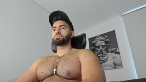 Snapshot of simon_leon01 chatting on June 28, 11:00 pm simon_leon01 online show from June 28, 11:00 pm