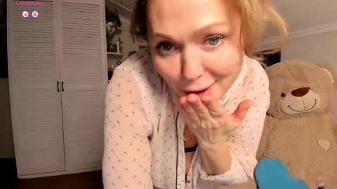 Simona online show from November 2, 10:28 am