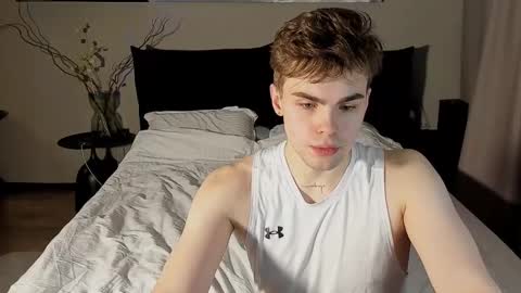 Snapshot of simonwnl chatting on February 27, 6:29 am Simon online show from February 27, 6:29 am