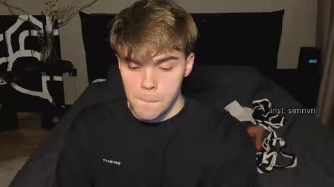 Snapshot of simonwnl chatting on December 13, 7:53 pm Simon online show from December 13, 7:53 pm