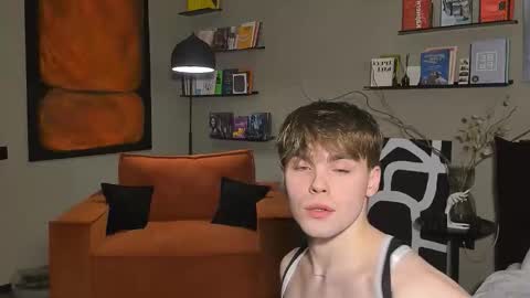 Snapshot of simonwnl chatting on December 15, 6:23 pm Simon online show from December 15, 6:23 pm