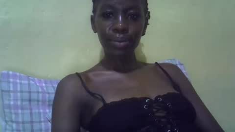 Snapshot of simplyloy33 chatting on April 15, 11:16 pm simplyloy33 online show from April 15, 11:16 pm