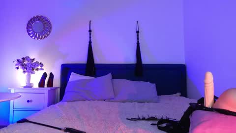 Snapshot of sindeleros chatting on February 8, 4:36 pm Ms. Sindel online show from February 8, 4:36 pm