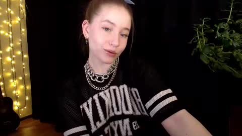 Snapshot of sindiwatsoon chatting on September 12, 11:21 am Sindi online show from September 12, 11:21 am