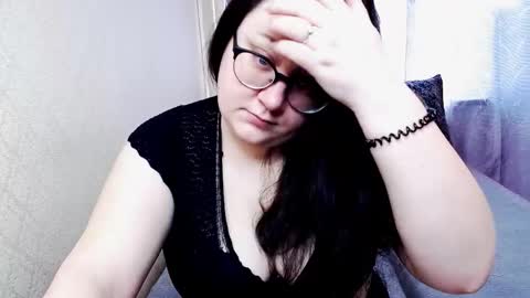 Snapshot of sindyjenice chatting on February 20, 8:27 am Angela online show from February 20, 8:27 am