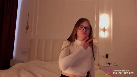 Snapshot of sinful_girl chatting on February 24, 7:50 am Ellie online show from February 24, 7:50 am