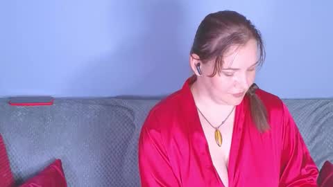 Snapshot of sinful_helena chatting on June 1, 3:52 am sinful_helena online show from June 1, 3:52 am