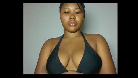 Snapshot of sinfultemptx chatting on February 26, 3:38 am Zanele online show from February 26, 3:38 am