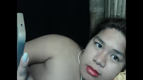 Snapshot of singleheart05 chatting on May 15, 11:45 pm singleheart05 online show from May 15, 11:45 pm