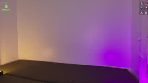 Snapshot of sinntouch chatting on December 5, 3:41 pm MARK online show from December 5, 3:41 pm