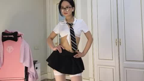 Snapshot of sinsemillaa chatting on May 17, 3:41 pm Ellie online show from May 17, 3:41 pm
