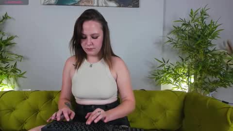 Snapshot of sira_fey chatting on September 23, 8:50 am Sheils online show from September 23, 8:50 am