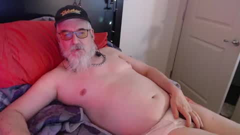 Snapshot of sirbeercan chatting on February 6, 8:29 am sir beer can the friendly hermit online show from February 6, 8:29 am