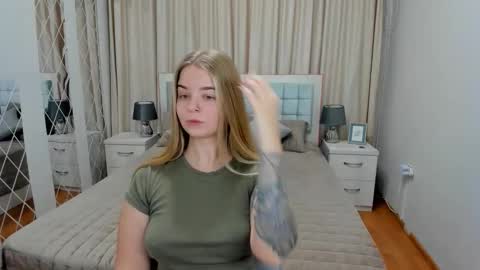 SirenaBloom online show from November 13, 6:34 am