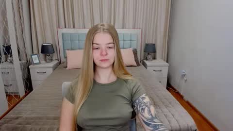 SirenaBloom online show from February 12, 4:40 am