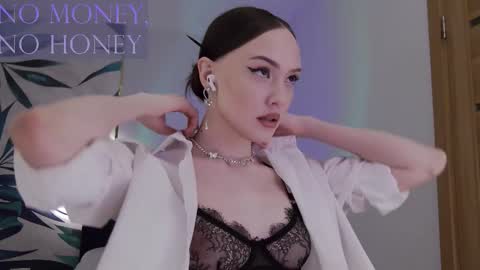 Snapshot of sirenaswhisper chatting on February 19, 8:05 pm Goddess Sirena online show from February 19, 8:05 pm